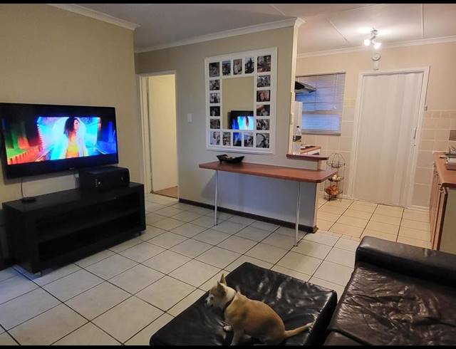 2 BEDROOM TOWNHOUSE FOR SALE IN LORRAINE